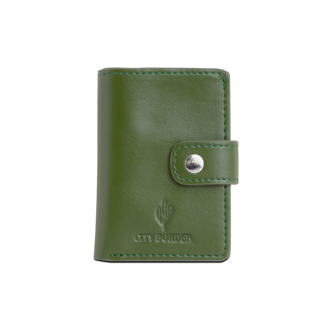 Der grüne Cardholder mit Scheinfach Kaktusleder von City Border bietet ein minimalistisches Design und ist perfekt für die moderne Geldverwaltung.