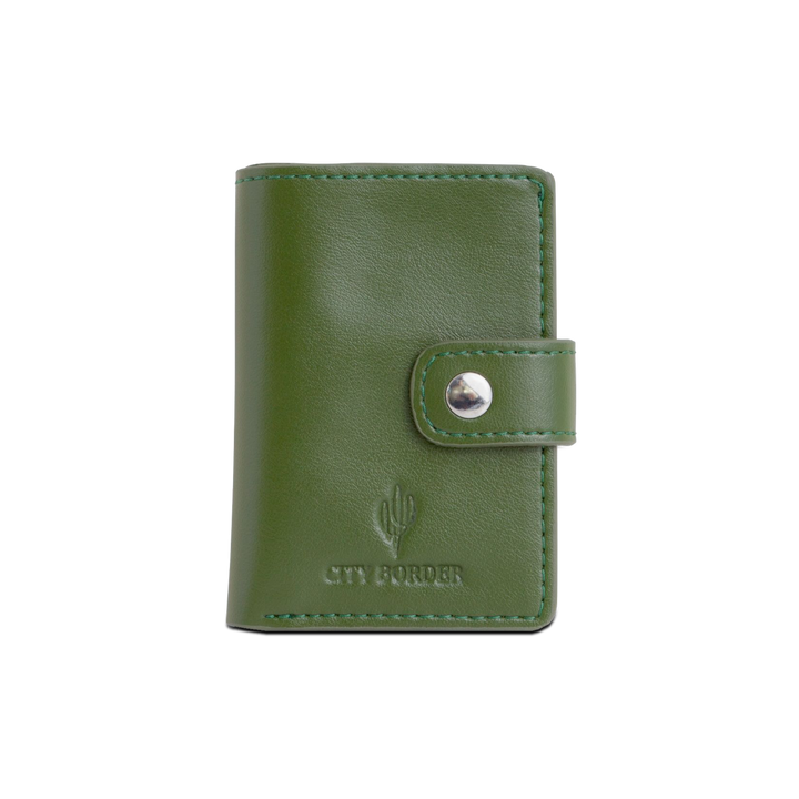 Der grüne Cardholder mit Scheinfach Kaktusleder von City Border bietet ein minimalistisches Design und ist perfekt für die moderne Geldverwaltung.
