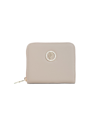 Stylisches Oya Portemonnaie  aus 
Desserto Kaktusleder in sanften Beige-Tönen von City Border, mit metallischem Logo.
