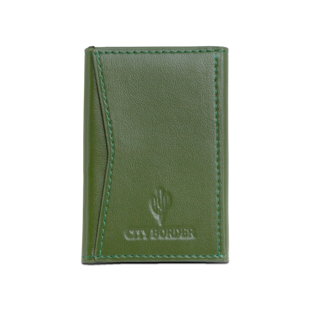 City Border Gantrisch Cardholder in lebhaftem Grün, stilistisch ansprechend.